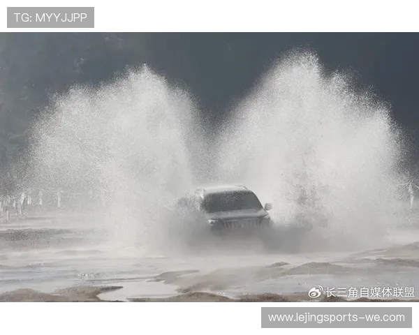 激烈角逐水花飞溅,泳池赛场见证速度与荣耀 激烈角逐水花飞溅,泳池赛场见证速度与荣耀