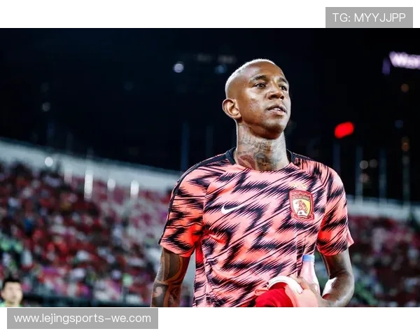 中超赛季新动态：顶级球员转会潮涌现，豪门争夺激烈再升级