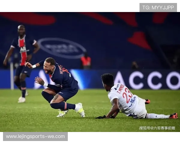 欧联杯小组赛激战正酣，热门球队争夺晋级名额，焦点赛事盘点与前瞻分析